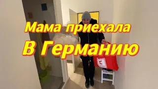 Привезла продуктов на целую роту