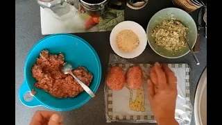 Котлеты из мясного фарша с сыром.