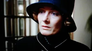 Agatha (1979) - arrival in Harrogate