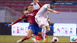 Alexis Vega es llevado al hospital tras su lesión en duelo eliminatorio entre México y Costa Rica