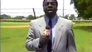 News reporter swallow a bug then lose it Remix.