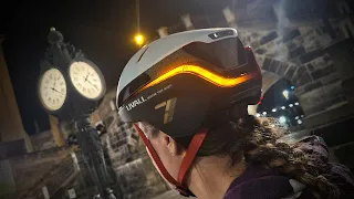 HIGH TECH BIKE HELMET with turn signal and brake light - Livall Evo21