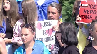 "Поверніть героїв додому": У Рівному відбулася акція на підтримку полку "Азов"