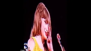 Taylor Swift Breaks Down in Tears During Heartbreaking Song 💔