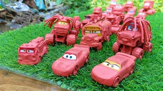 Clean up muddy mini Cars & disney car convoys! Play in the garden