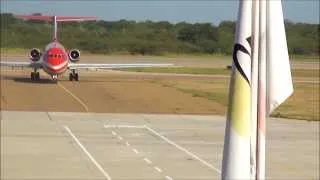 Santa Barbara Airlines MD-83 YV481T arriving at La Chinita International airport