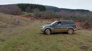 Kia Sorento off road Toyota Land Cruiser  mud uphill