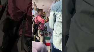 Mexicanos cantando Mexico Lindo y Querido en camión de Qatar l Laguna Prensa #Shorts