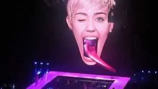 Miley Cyrus - BANGERZ TOUR - SMS - Show Opening Dublin (LIVE)