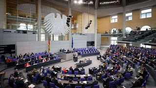 Bundestag stimmt für umstrittene Wahlrechtsreform und kippt Grundmandatsklausel