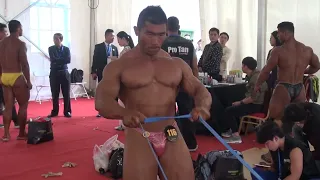 Taiwan bodybuilder backstage pumping