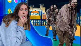 LOS ZOMBIES ESTÁN DESTRUYENDO el PARQUE de JUEGOS y DIVERSIÓN !!