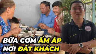 Bữa cơm ấm áp giữa nơi đất khách của những mảnh đời bất hạnh…