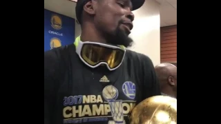 Kevin Durant gets sprayed by Klay Thompson with Champagne