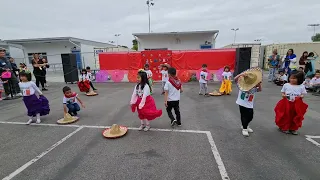 Un Poco Loco Kindergarten dance