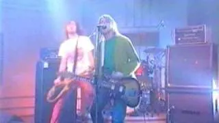 Nirvana quebrando tudo em programa de TV