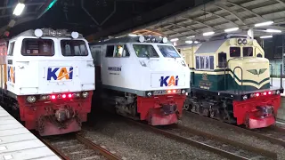 RAMAINYA Kereta Api Terbaru GAPEKA 2023 di Stasiun Jatinegara MALAM, ada Lokomotif LIVERY VINTAGE !!