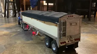 Belly dump grain trailer for RC semi