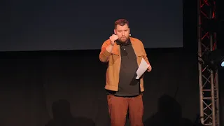 Oser, recevoir des critiques | Clément Castella | TEDxBulle
