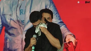 Akshay Kumar cries in front of media for not getting any award, watch video | FIlmibeat