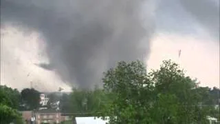 Tuscaloosa Tornado - 15th St Area - 042711 - 2.wmv