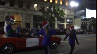 Chuck e cheese car in Hollywood Christmas parade 2016