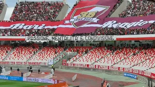 BARI - REGGINA:1-0 COREOGRAFIA CURVA NORD PER I 35 ANNI DI GEMELLAGGIO CON I FRATELLI REGGINI