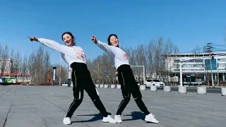 Changchun and Jiaqi. Youth full of life, neat dance, sweet smile.