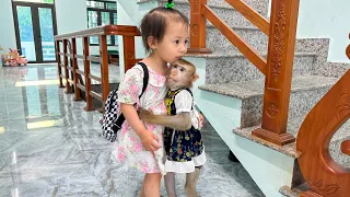 Monkey Kaka and Monkey Mit hugged Diem just coming home from school