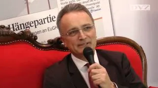 Rotes Sofa: Staatsrat Andreas Rieckhof im DVZ-Interview