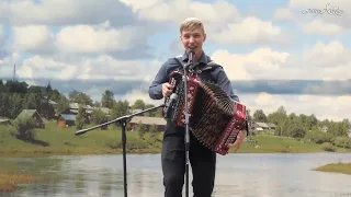Весёлый гармонист на Черевковской ярмарке