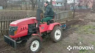 Як працює мототрактор з плугом