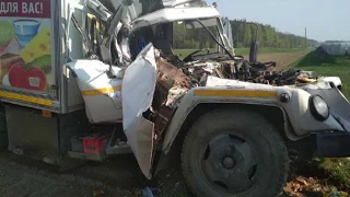 В Мозырском районе водитель грузовика въехал в теплотрассу: спасатели деблокировали мужчину