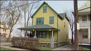 A Christmas Story House in Cleveland: See file video from inside the house