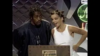 Björk : w/Coolio (R.I.P.) gives MTV Award to Salt n Pepa (MTV Awards 94')