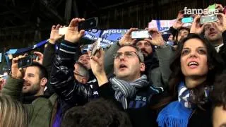 Il San Paolo canta "Napule è"