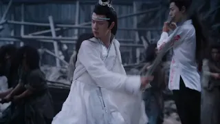 Weiying sacrifices himself to protect crowd,Lanzhan guards his wife with a sword