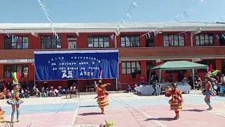 Bailando Morenada en la "U. E. Aniceto Arce" en sus Bodas de Plata 25 años