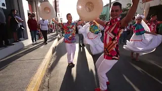 Desfile inaugural colores del Mundo 2022