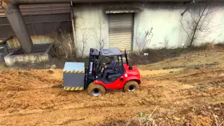 Maximal Compact 4WD Rough Terrain Forklift