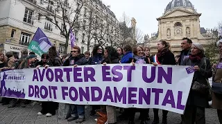 Во Франции право на аборт закреплено в Конституции страны
