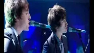 The Last Shadow Puppets - Standing Next to Me (Live)