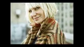 Sia Furler, Sia revive el video de "Chandelier" en su presentación con