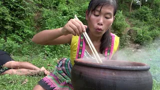 Primitive Life - Finding food meet big fish at river - Cooking fish for eating delicious
