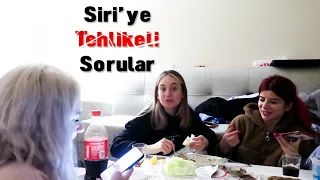 SİRİ'YE SORULMAYACAK SORULARI SORDUK - ( KIZLARLA BİR VLOG )