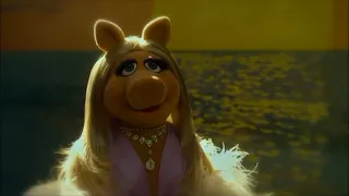 The Muppets - A Romantic moment between Miss Piggy & Kermit - Crystal Clear - HD