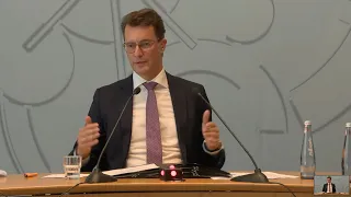 Live: Ministerpräsident Hendrik Wüst stellt sich den Fragen der Landespressekonferenz #NRW