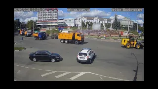 Парад коммунальной техники и ретро автомобилей в Сумах