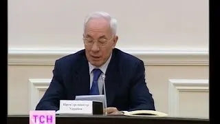 Азаров назвав зачистку Євромайдану "прибиранням барикад"