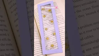 Easy DIY Bookmark with Beautiful Dried Flowers! 📚🌸 #CraftyIdeas #BookLovers #easybookmarks